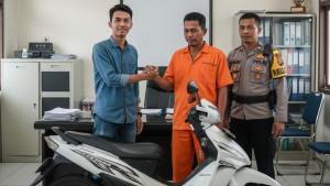 Kisah-Rizal-Efendi-Maafkan-Pelaku-Pencuri-Motonya-Sulit-Bekerja-karena-Sepmor-Ditahan-Sebagai-Bukti.jpg