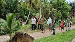 Kolonel-Inf-Ali-Imran-lihatt-langsung-tanggul-jebol.jpg