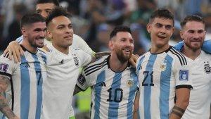 Lionel-Messi-dan-skuad-Argentina-merayakan-kemenangan-pada-semifinal-Piala-Dunia-2022.jpg