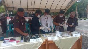MUSNAHKAN-BB-Pemusnahan-barang-bukti-BB-di-Kejari-Nagan-Raya-Senin-892025.jpg