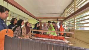 Mahasiswa-SKI-UIN-Ar-Raniry-mengikuti-kuliah-lapangan.jpg