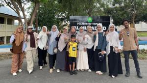 Mahasiswa-USK-dan-santri-Pesantren-Modern-Terpadu-Al-Mujaddid-Sabang-foto-bersama.jpg