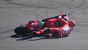 Marc-Marquez-terjatuh-dalam-sesi-practice-MotoGP-Indonesia-2025.jpg