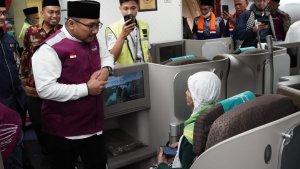 Menag-Lepas-Jamaah-haji-kelompok-terbang-pertama-2024.jpg