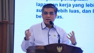 Menteri-Ketenagakerjaan-Menaker-Yassierli-saat-memberikan-sambutan.jpg