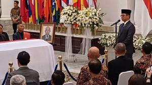 Menteri-Luar-Negeri-RI-Sugiono-saat-dan-Jenazah-Staf-KBRI-Lima-Peru-Zetro-Leonardo-Purba.jpg