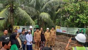 Mukhlis-letak-batu-pertama1.jpg