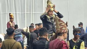 Mukhlis-tunggangi-kuda.jpg