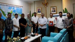 Muzakir-Manaf-saat-menjumpai-Wamen-Perkim-Fahri-Hamzah.jpg