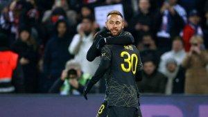 Neymar-memeluk-Lionel-Messi-usai-cetak-gol-untuk-PSG-ke-gawang-Reims.jpg