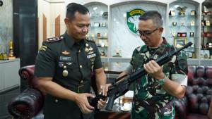 Pangdam-IM-Kembali-Terima-2-Senpi-Sisa-Konflik-Aceh.jpg