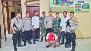 Pelaku-AM-alias-Dek-Gam-diamankan-ke-Mapolsek-Rantau-Seulamat.jpg