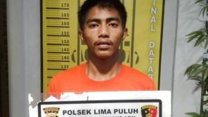 Pelaku-Andika-Destian-saat-diamankan-di-Mapolsek-Limapuluh-Kota-Pekanbaru.jpg