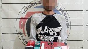Pelaku-beserta-barang-bukti-saat-diamankan-di-Mapolres-Aceh-Selatan-Senin-1472025-Dok.jpg