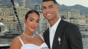 Pemain-Al-Nassr-Cristiano-Ronaldo-bersama-dengan-kekasihnya-Georgina-Rodriguez.jpg