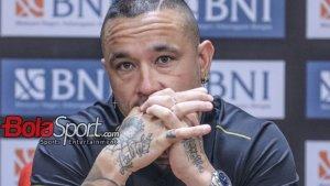 Pemain-Bhayangkara-FC-Radja-Nainggolan-saat-hadir-dalam-sesi-jumpa-pers.jpg