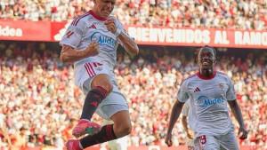 Pemain-Sevilla-Alexis-Sanchez-melakukan-selebrasi-usai-mencetak-gol-ke-gawang-Barcelona.jpg