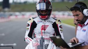 Pembalap-Honda-Team-Asia-Mario-Suryo-Aji-belum-berhasil-meraih-poin-pada-Moto2-Indonesia-2025.jpg
