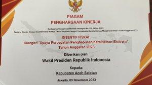 Pemkab-Asel-terima-penghargaan-dari-Wapres.jpg