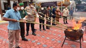 Pemusnahan-bb-kasus-yang-telah-inkrah-di-Kejari-Nagan-Raya.jpg