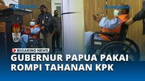 Penampakan-Gubernur-Papua-Lukas-Enembe-Pakai-Rompi-Tahanan-KPK.jpg