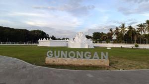 Penampakan-situs-Gunongan-dengan-taman-rumputnya-di-Banda-Aceh.jpg
