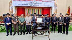 Penandatanganan-berita-acara-antara-DPRK-dan-Pemkab-Abdya-pada-Rapat-Paripurna.jpg