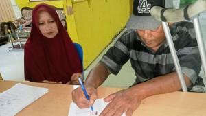 Penerima-bantuan-program-rehab-rumah-Baitul-Mal-Abdya-teken-pakta-integritas.jpg