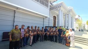 Pengurus-FKUB-Aceh-berfoto-di-depan-Vihara-Tirta-Lhokseumawe.jpg