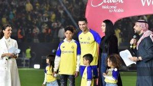 Penyerang-baru-Al-Nassr-Cristiano-Ronaldo-dan-istri-Georgina-Rodriguez.jpg