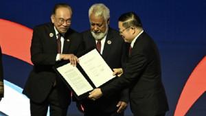 Perdana-Menteri-Malaysia-Anwar-Ibrahim-dan-PM-Timor-Leste-Kay-Rala-Xanana-Gusmao.jpg