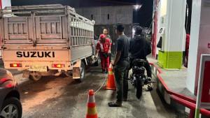 Personel-kepolian-dari-Satreskrim-Polres-Nagan-Raya-turun-ke-SPBU-mengawasi-BBM-subsidi.jpg
