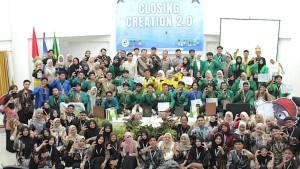 Peserta-foto-bersama-usai-penutupan-Kompetisi-Riset-Kreatif-Nasional-Internasional-Unimal.jpg