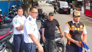 Petugas-Dinas-Perhubungan-Kota-Banda-Aceh-melakukan-penertiban.jpg