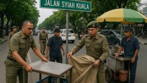 Petugas-Satpol-PP-dan-WH-Banda-Aceh-melakukan-penertiban-pedagang-kaki-lima-PKL.jpg