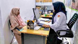 Petugas-layanan-haji-dan-umrah-di-Abdya-melayani-calon-jamaah-haji.jpg