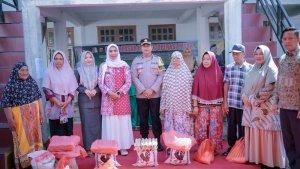 Pj-Bupati-Fitriany-tinjau-pasar-murah.jpg