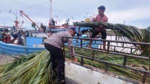 Polairud-Polres-Aceh-Timur_Ingatkan-Nelayan-Waspada-Cuaca-Ekstrem.jpg