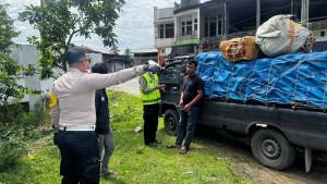 Polres-Abdya-mengamankan-sopir-penumpang-dan-satu-unit-mobil-L300-asal-Sumut.jpg