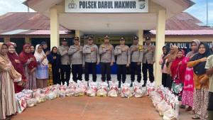Polres-Nagan-Raya-kembali-melaksanakan-kegiatan-sosial-Jumat-berkah_03102025.jpg