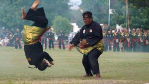 Prajurit-Kodam-IM-menampilkan-seni-bela-diri-Pencak-Silat-Militer.jpg