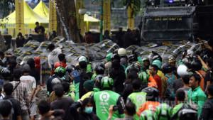 Pria-Berambut-Cepak-Susupi-dan-Jadi-Provokator-dalam-Aksi-Demo-di-Medan.jpg