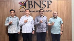 Prof-Dr-Mujiburrahman-MAg-foto-bersama-BNSP-di-Jakarta.jpg