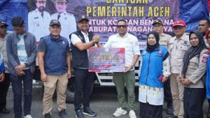Raja-Sayang-menerima-paket-bantuan-dari-Pemerintah-Aceh.jpg