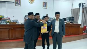 Ranqanun-APBK-P-tahun-2025-di-ruang-sidang-DPRK-Bireuen_.jpg