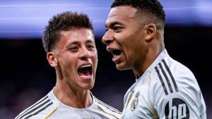 Real-Madrid-makin-meninggalkan-Barcelona-di-klasemen-sementara-usai-menang-di-El-Clasico.jpg