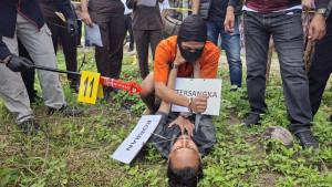 Rekonstruksi-ulang-adegan-pembunuhan-kuri-paket-di-Aceh-Timur.jpg
