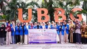 Rektor-UBBG-Banda-Aceh-Prof-Dr-Lili-Kasmini-MSi-foto-bersama-puluhan-mahasiswa.jpg