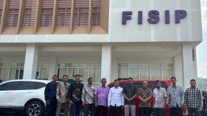Rektor-Unigha-sambangi-Fisip-Unimal.jpg