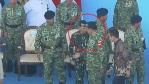 SBY-LEWATI-KAPOLRI.jpg